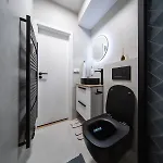 Small Cozy Flat With Balcony & Private Parking 아파트 프라하