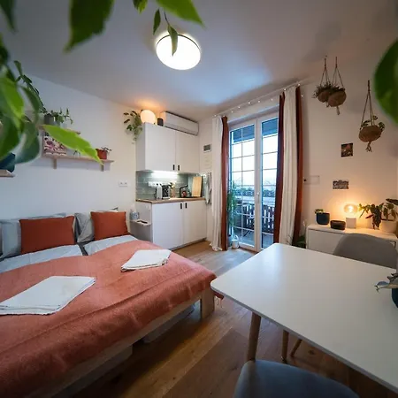 Apartamento Small Cozy Flat With Balcony & Private Parking *