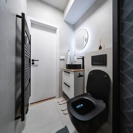 Small Cozy Flat With Balcony & Private Parking Appartamento Praga